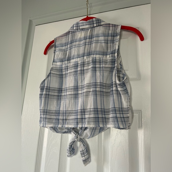 Hollister sleeveless button & tie front top - Picture 8 of 8